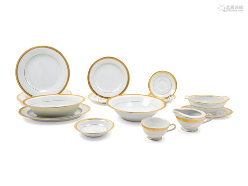 A Noritake Goldridge Porcelain Dinner Service