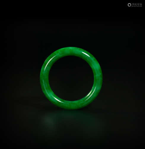 Green jade bracelet from Qing