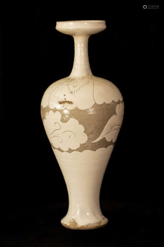 Handicap bottle  With carved flo Wers from Liao