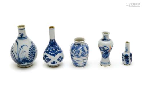 Ensemble de cinq petits vases miniaturesCHINE - XVIIIE ET XI...