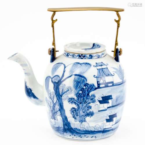Teekanne China, Anfang 20. Jahrhundert. Porzellan, glasiert....