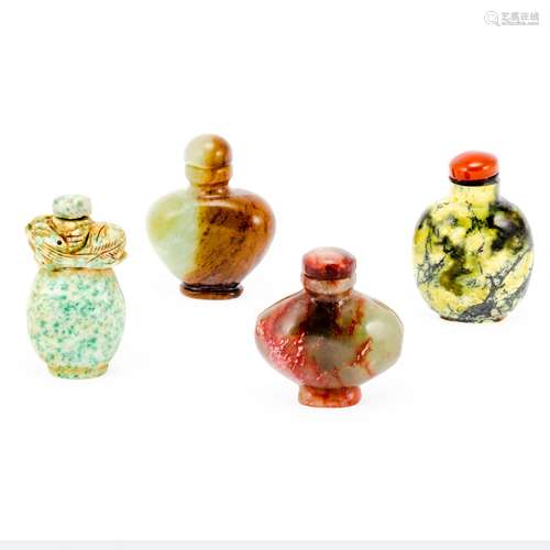 4 Snuffbottles China. Verschiedene Steine. H. 5,8 - 6,8 cm. ...