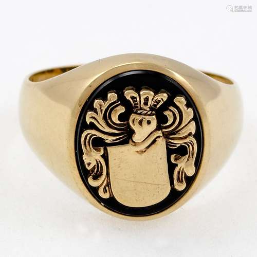 Herrenring mit goldenem Schild auf Onyx 333/- Gelbgold, gest...