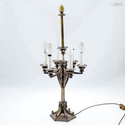 6flg. Jugendstil Tischlampe Messing. H. 73 cm. B. 29,5 cm. B...