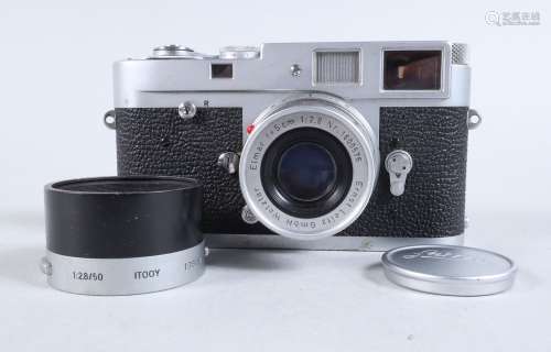 A Leitz Wetzlar Leica M2 Camera, chrome, serial no 932 890, ...