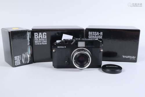 A Voigtländer Bessa R Camera, serial no 00102037, shutter wo...