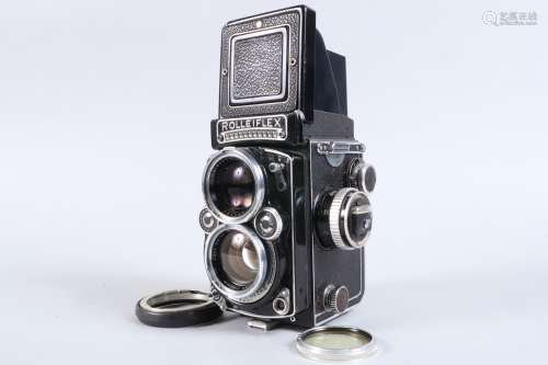 A Rolleiflex 2.8E TLR Camera, serial no 1633433, shutter slu...