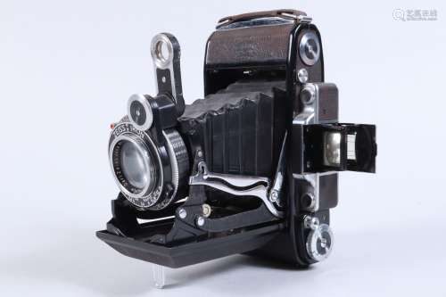 A Zeiss Ikon Super Ikonta C Camera, 531/2, serial no 69077, ...