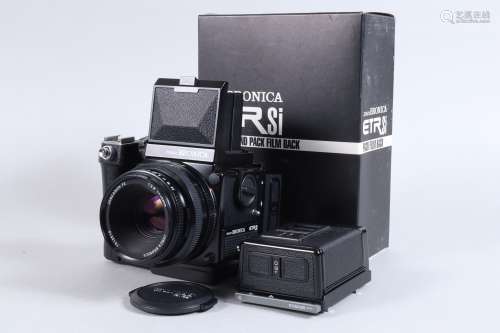 A Zenza Bronica ETRsi Camera, serial no 7339713, shutter wor...