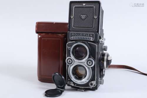 A Rolleiflex 3.5F TLR Camera, serail no 2834407, shutter slu...