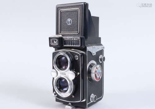 A Yashica Mat LM TLR Camera, serial no 682036, shutter slugg...