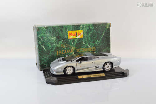 Maisto 1/12 scale Jaguar XJ220 model, boxed