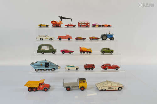 A quantity of unboxed diecast, including Dinky 104, Dinky 10...