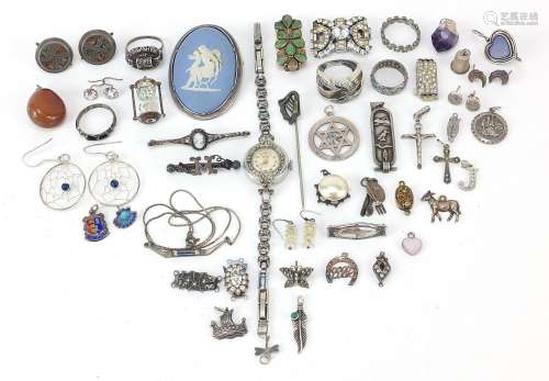 Silver and white metal jewellery including a Wedgwood Jasper...