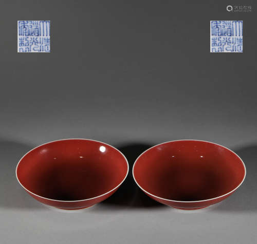A pair of monochrome glaze plates in Qing Dynasty