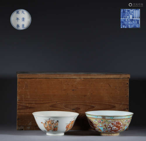 A pair of famille rose bowls in Qing Dynasty
