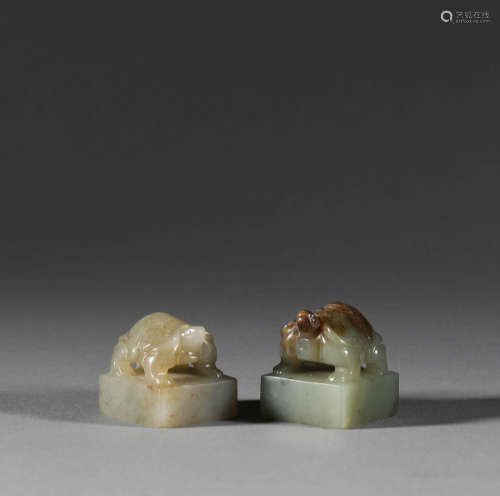 A pair of seals on Hetian jade tortoise button in Han Dynast...