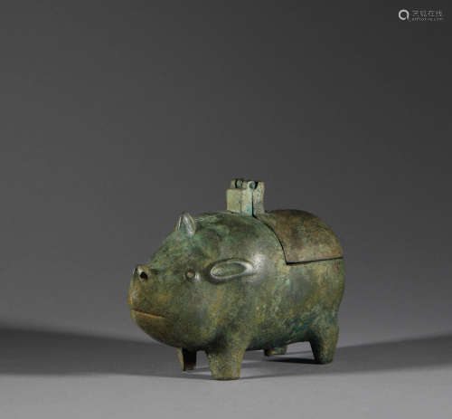 Bronze pig in Han Dynasty