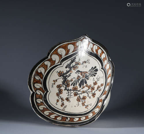 Bird pattern porcelain pillow of Cizhou kiln in Song Dynasty