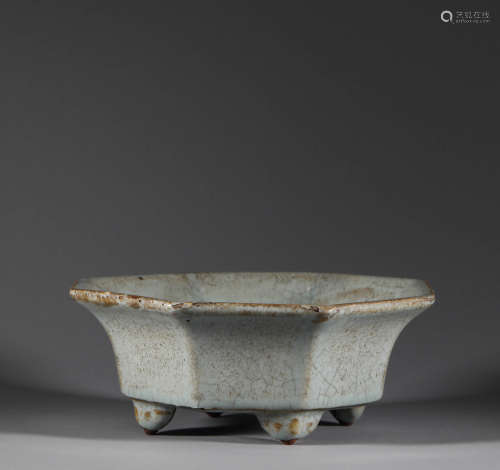 Three foot washing of Ru kiln in Song Dynasty