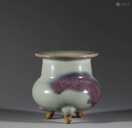 Jun porcelain tripod jar of Song Dynasty