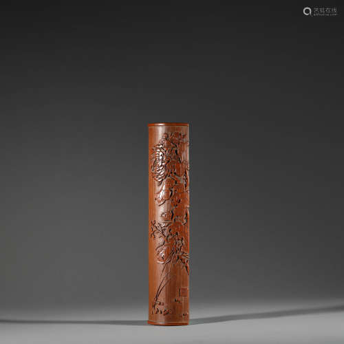 Bamboo carving brush and dagger in Qing Dynasty