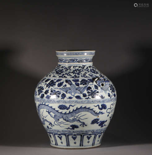 Blue and white double ear jar with dragon pattern in Yuan Dy...