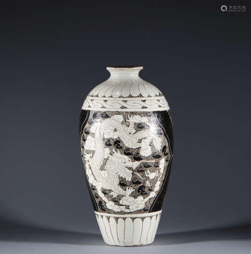Plum vase with dragon and phoenix pattern in Cizhou kiln of ...