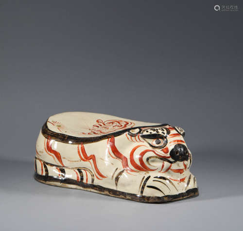 Tiger shaped porcelain pillow of Cizhou kiln in Song Dynasty
