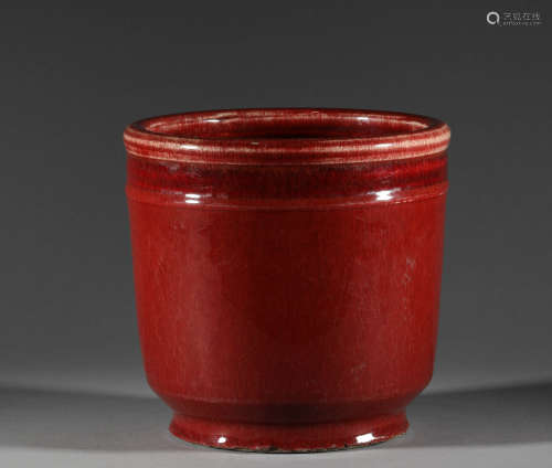 Red flowerpot with monochrome glaze in Qing Dynasty