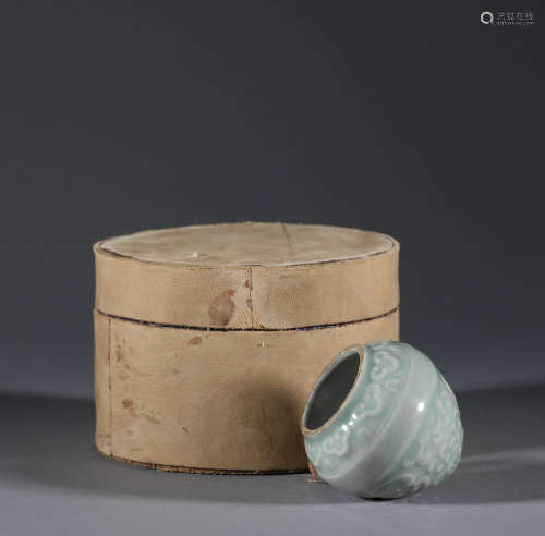Monochrome glazed bird food can of Ming Dynasty