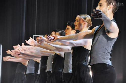 Hand out flowers to the dancers at the final applause