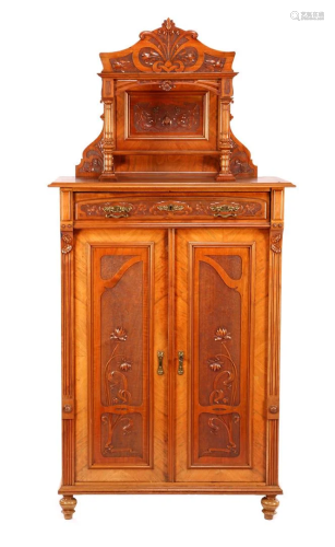 Walnut veneer Jugendstil 2-door cabinet with upstand