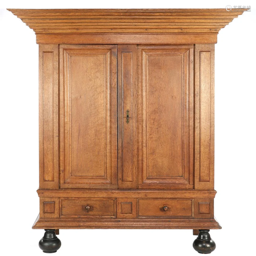 Antique oak 2-door cabinet