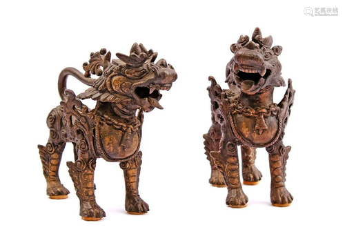 2 Chinese bronze Foo Dogs 15 cm high, 15 cm wide