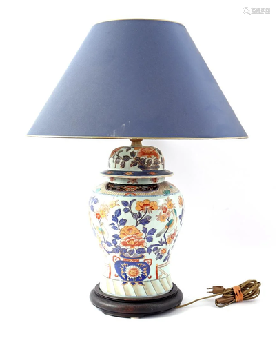 Oriental porcelain table lamp with polychrome floral