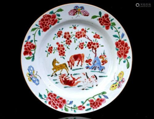 Famile Rose porcelain dish with a decor of horses in a