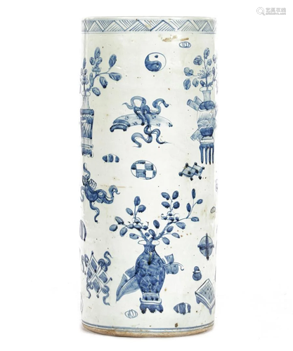 Porcelain roll vase with balue decor