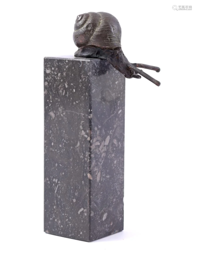 Design Roel Gort, bronze sculpture of a snail