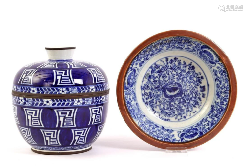 Porcelain jar with lid with blue decoration