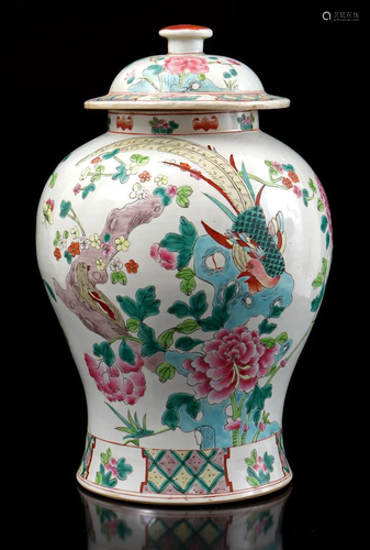 Porcelain vase with cover with polychrome decoration