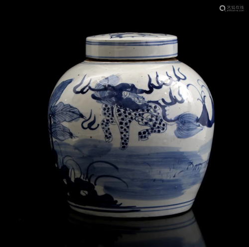 Porcelain jar with cover with blue decoration with