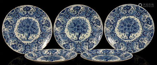 5 earthenware dishes with blue decoration with a vase