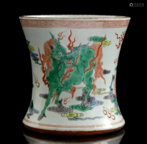 Porcelain pot with polychrome decoration of fantasy