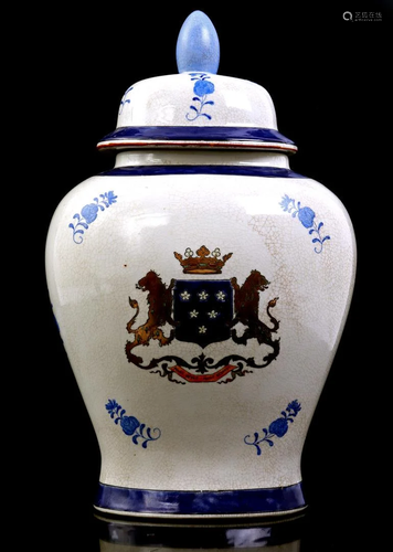 Porcelain vase with lid, decorated with heraldry and