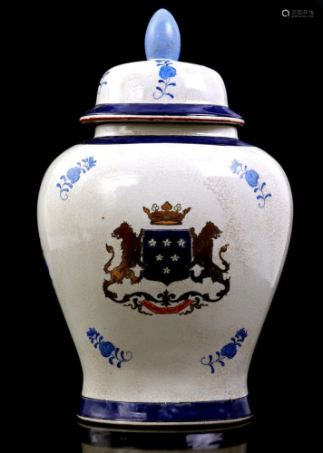 Porcelain vase with lid, decorated with heraldry and