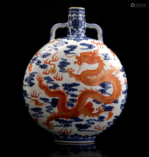 Porcelain Moonvase with red and blue decoration of raak