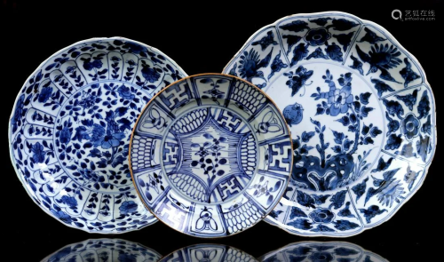 3 porcelain dishes with blue decoration, floral