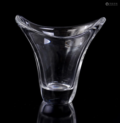 Daum France crystal vase, 18 cm high