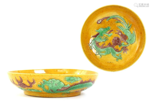 Porcelain dish with yellow-green decoration with dragon
